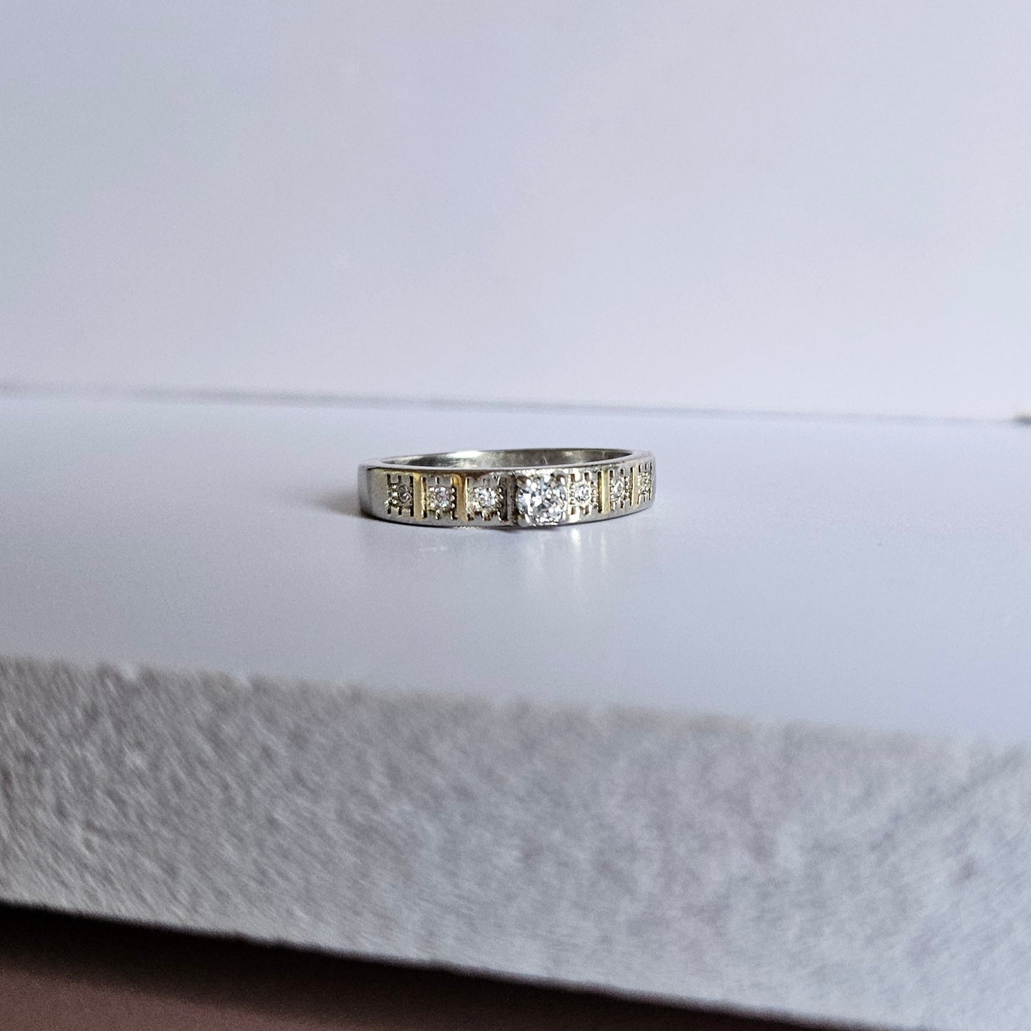 Hexa Solitaire Silver Band