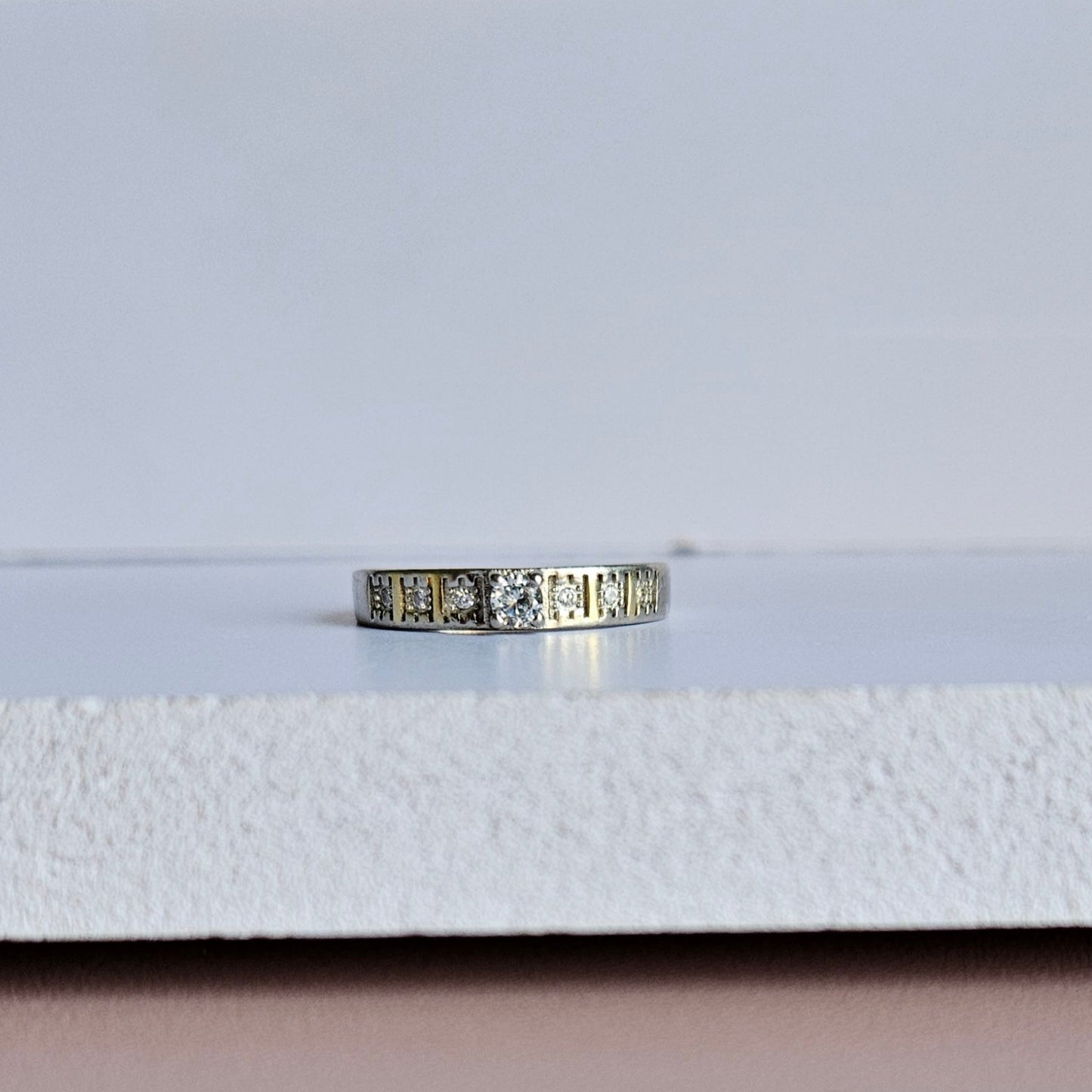 Hexa Solitaire Silver Band
