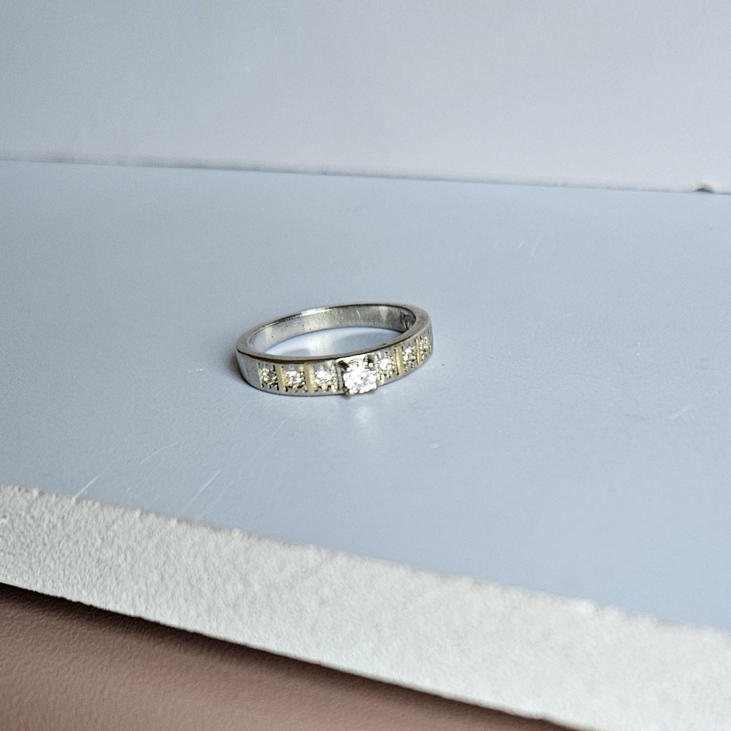 Hexa Solitaire Silver Band