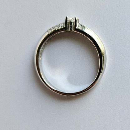 Lissy Solitaire Silver Ring