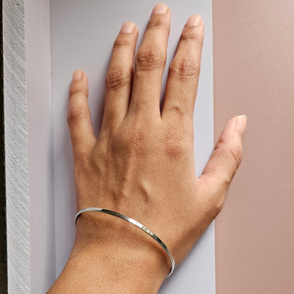 Minimal and sleek Silver Bracelet (Kaapu)