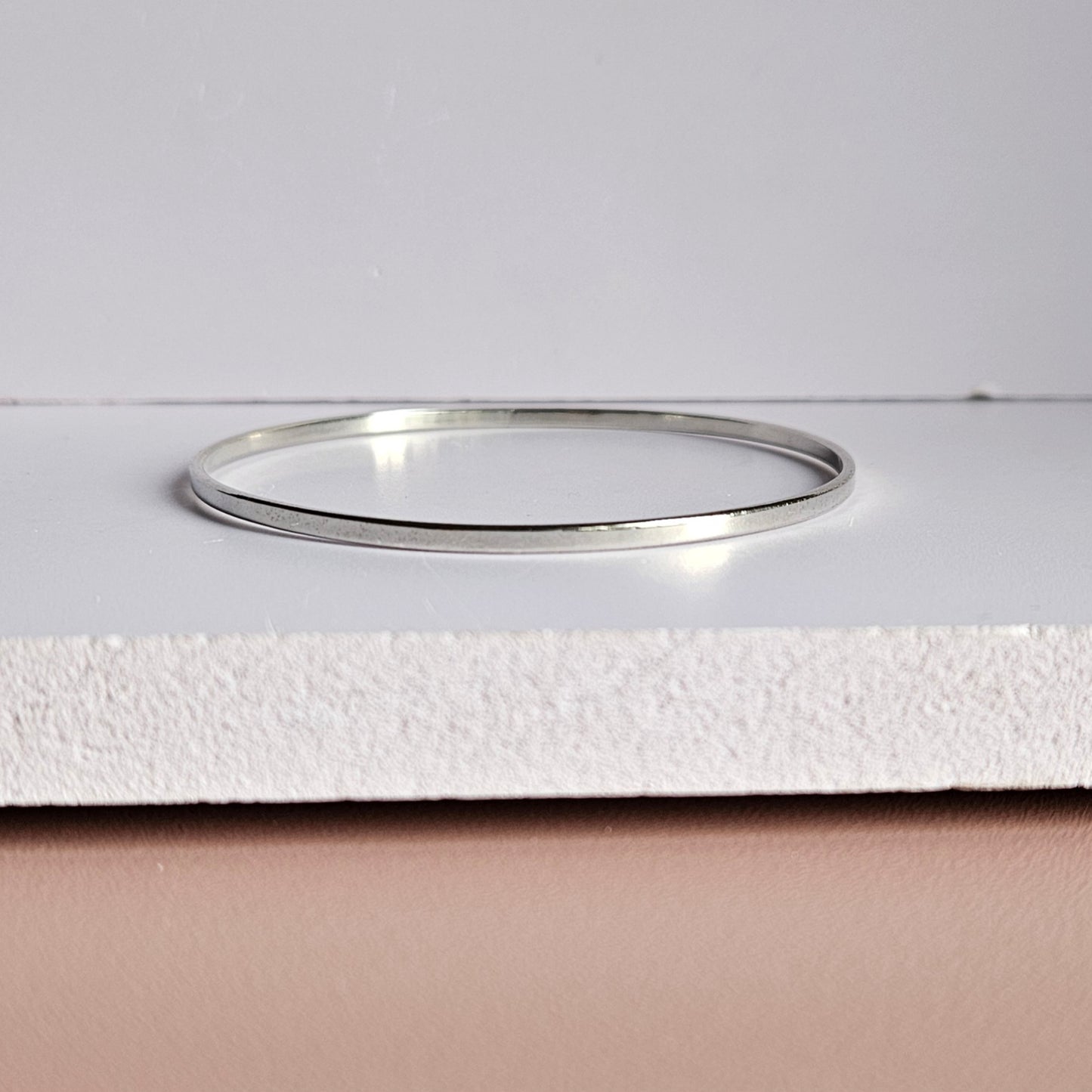Minimal and sleek Silver Bracelet (Kaapu)