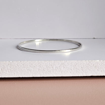 Minimal and sleek Silver Bracelet (Kaapu)