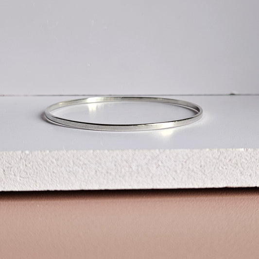Minimal and sleek Silver Bracelet (Kaapu)