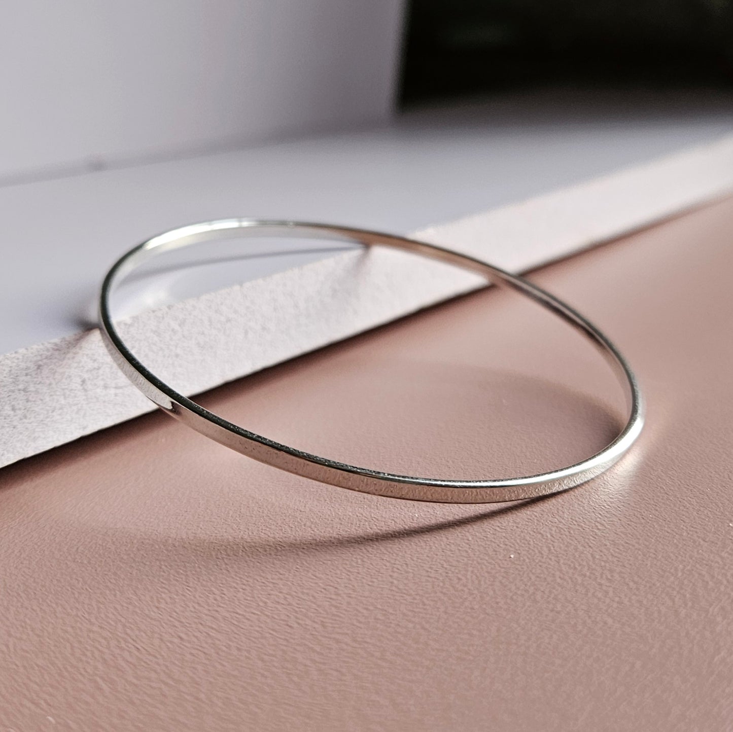 Minimal and sleek Silver Bracelet (Kaapu)