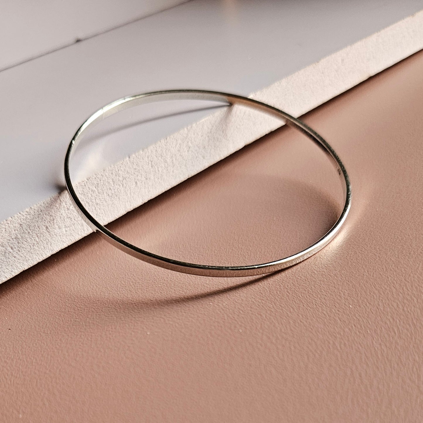 Minimal and sleek Silver Bracelet (Kaapu)