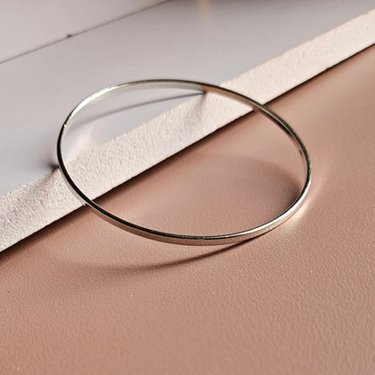 Minimal and sleek Silver Bracelet (Kaapu)